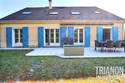 Maison - 243 m² - 9 pièces