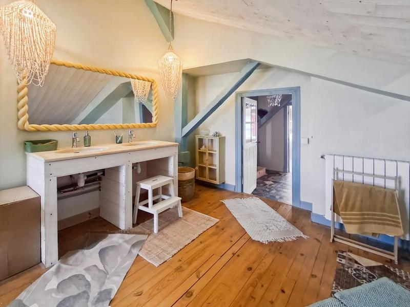 Maison - 295 m² - 6 pièces