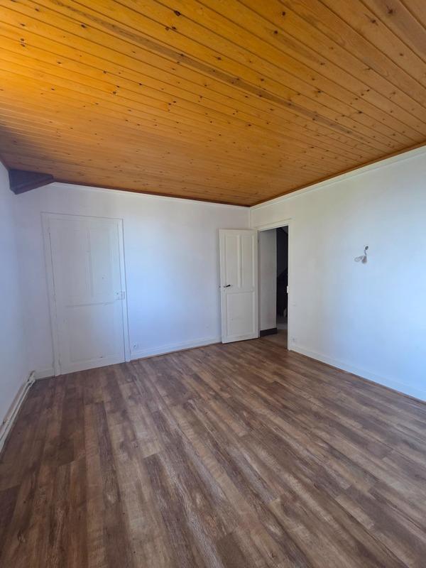 Maison - 180 m² - 8 pièces