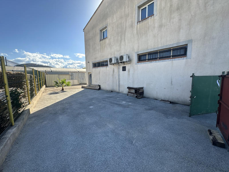 Local commercial - 235 m²