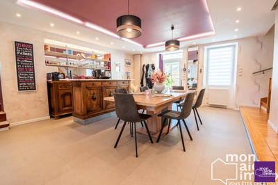 Maison - 240 m² - 10 pièces