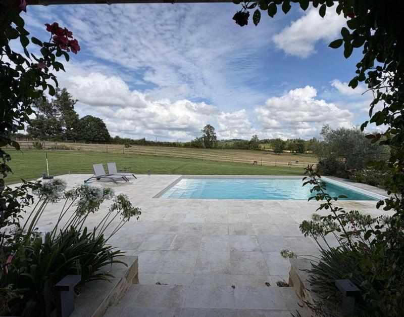 Demeure - 325 m² - 10 pièces