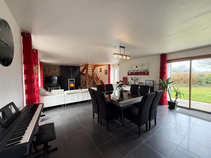 Maison - 310 m² - 16 pièces