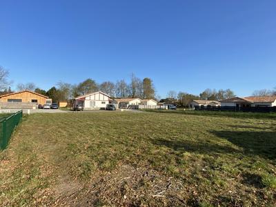 Terrain constructible - 688 m²
