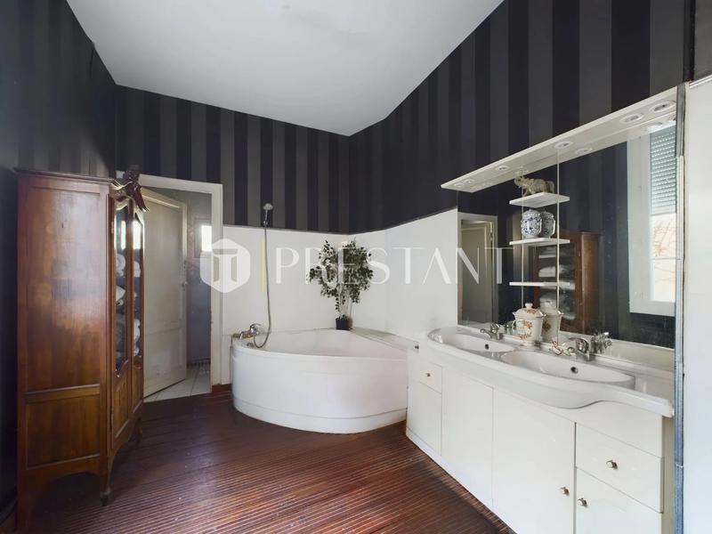 Maison - 207 m² - 7 pièces