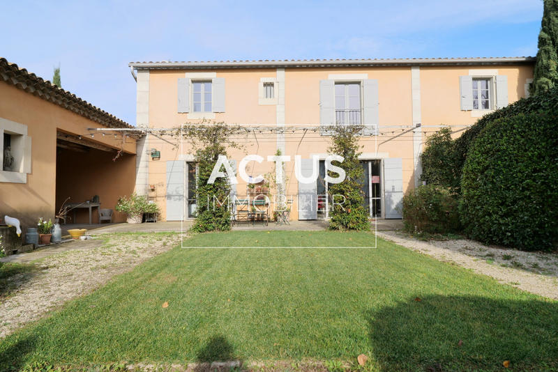 Maison - 202 m² - 7 pièces