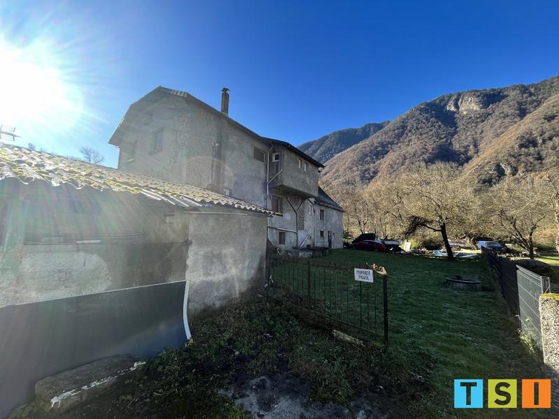 Maison - 260 m² - 12 pièces