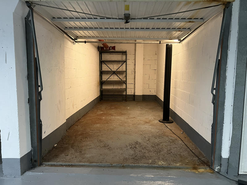 Parking / Garage - 12 m²