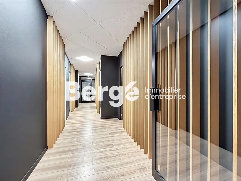 Local commercial - 147 m² - 8 pièces