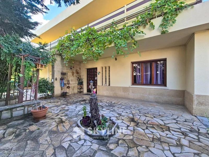 Maison - 223 m² - 6 pièces