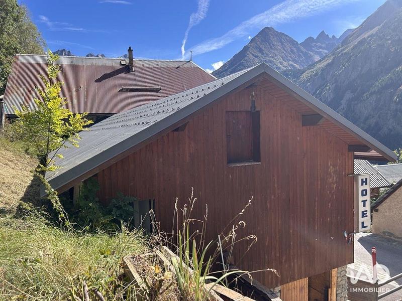 Local commercial - 251 m²