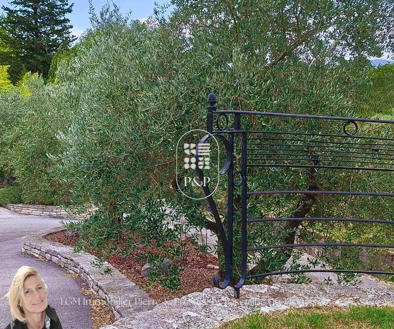 Maison - 202 m² - 6 pièces