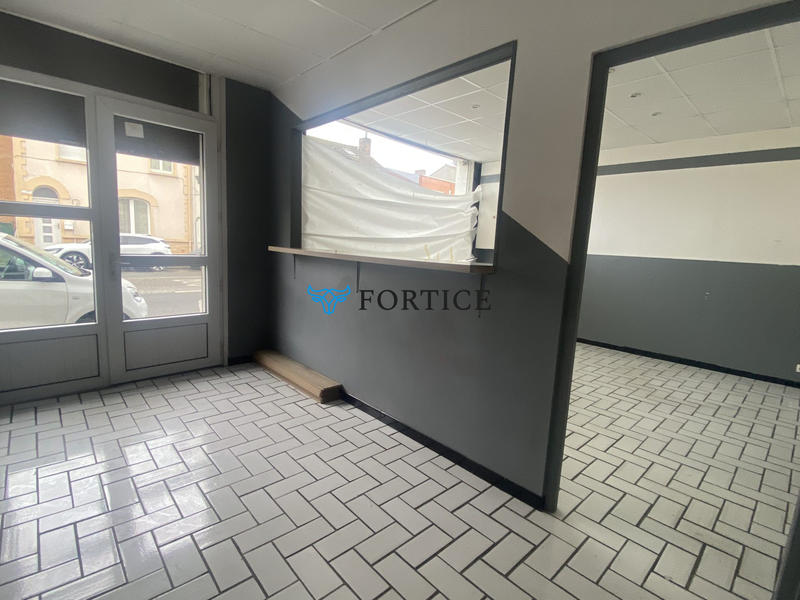 Local commercial - 45 m² - 2 pièces