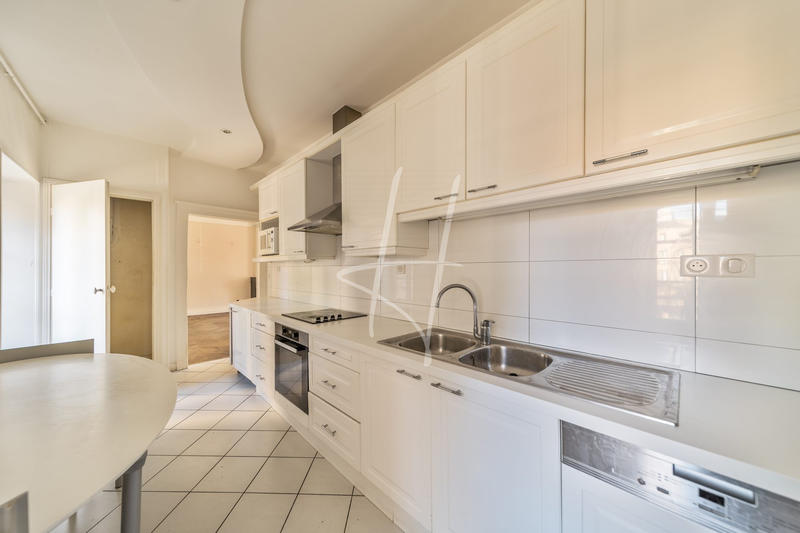 Appartement - 185 m² - 6 pièces