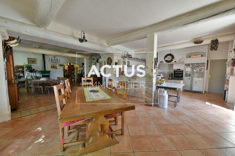 Maison - 450 m² - 12 pièces