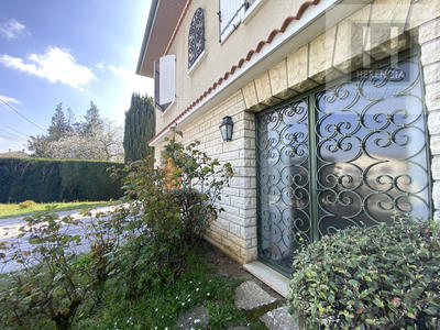 Maison - 179 m² - 6 pièces