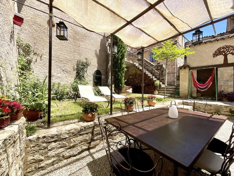 Demeure - 140 m² - 9 pièces