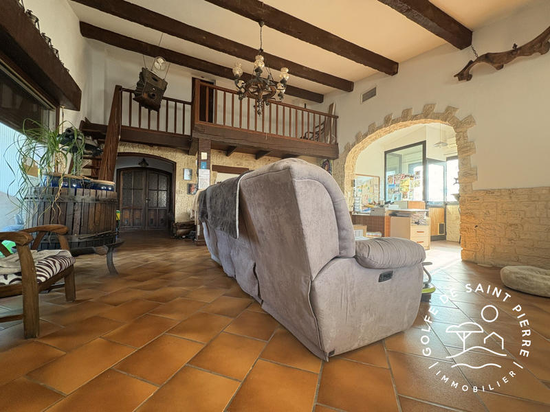 Villa - 573 m² - 6 pièces