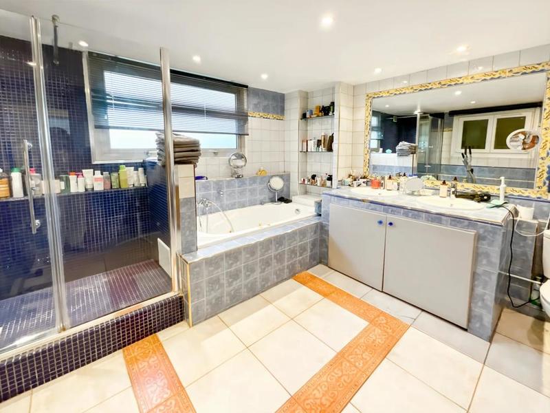 Maison - 187 m² - 6 pièces