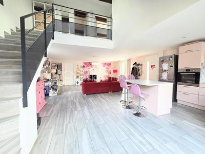 Villa - 227 m² - 8 pièces