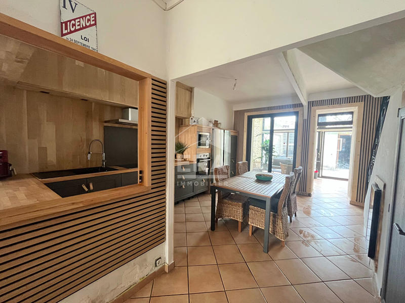 Maison - 245 m² - 11 pièces