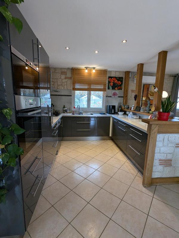 Maison - 220 m² - 11 pièces