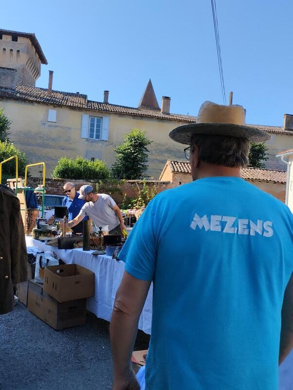 Fête du village et son vide grenier.