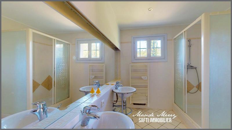 Maison - 140 m² - 5 pièces