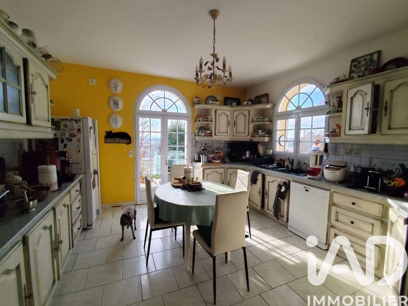 Maison - 202 m² - 5 pièces