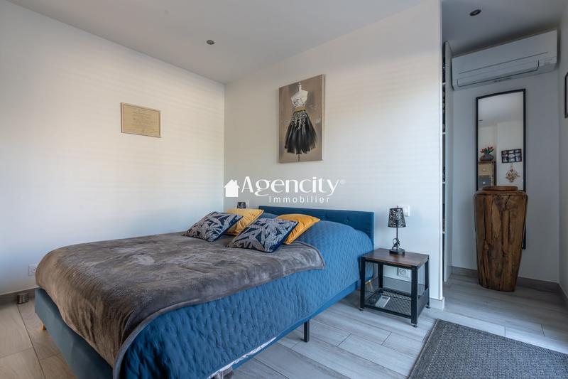 Maison - 200 m² - 8 pièces