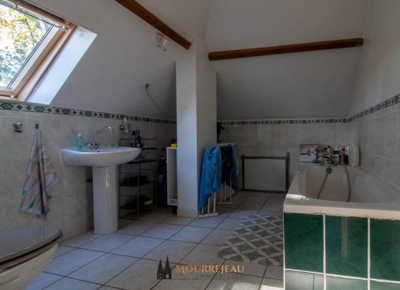 Maison - 280 m² - 9 pièces