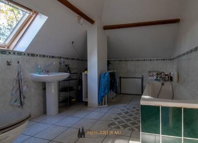 Maison - 280 m² - 9 pièces