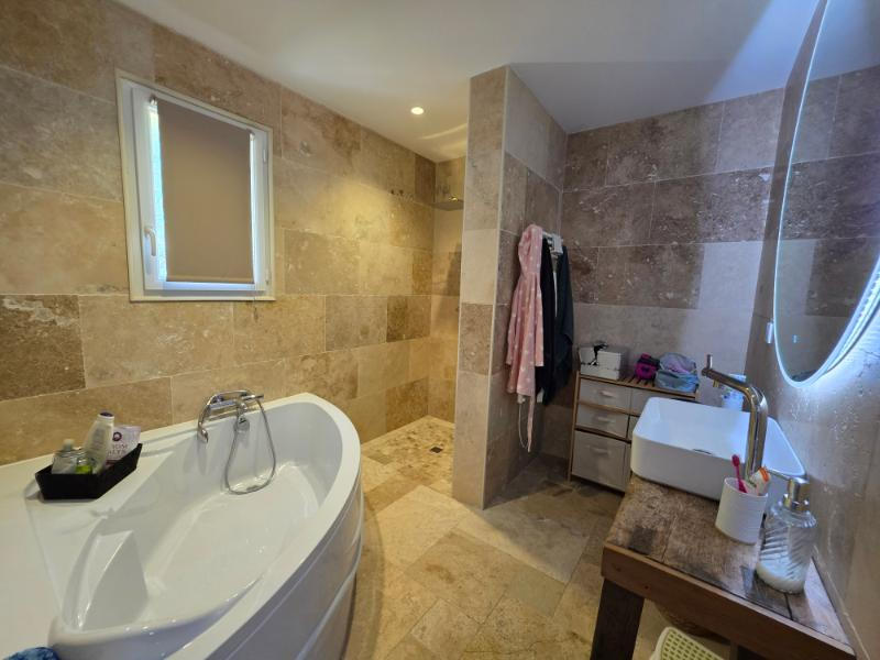 Maison - 215 m² - 9 pièces