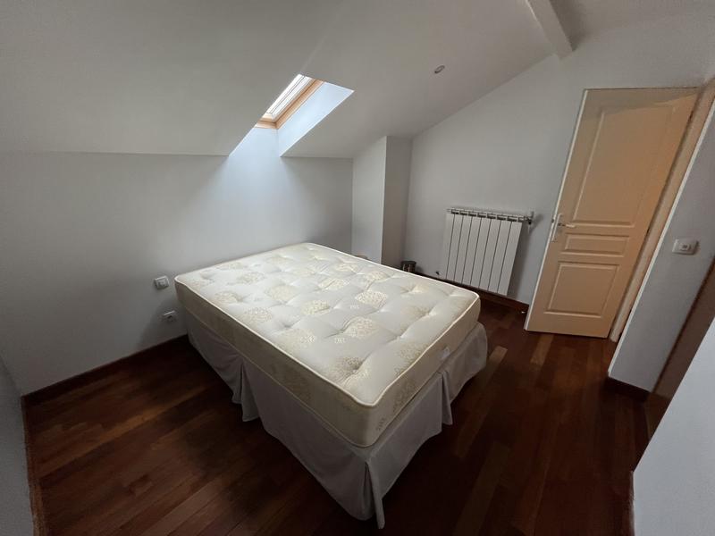 Villa - 216 m² - 9 pièces