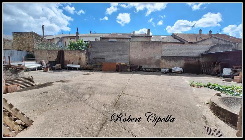 Immeuble - 1 100 m² - 18 pièces