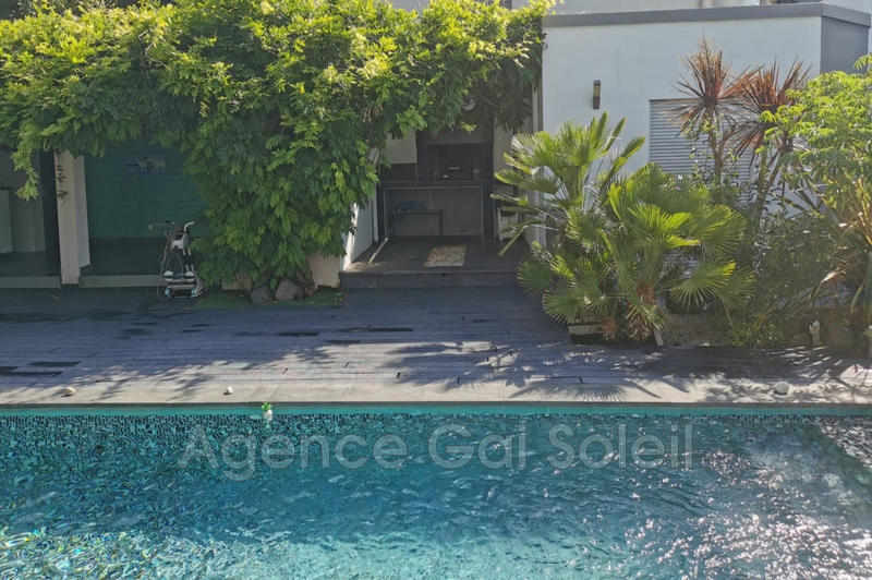 Villa - 250 m² - 7 pièces