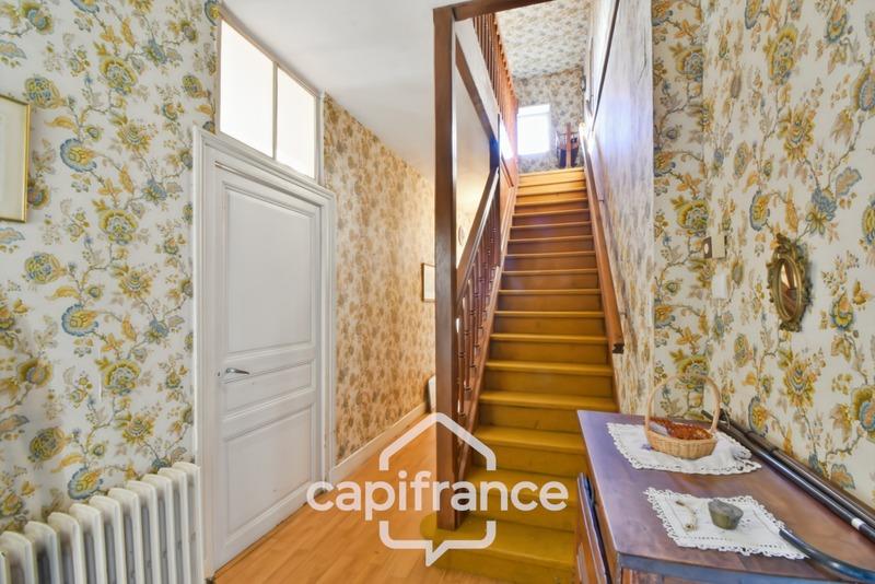 Maison - 233 m² - 12 pièces