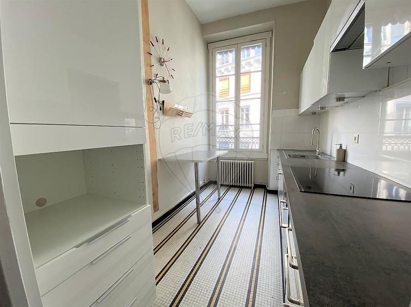 Appartement - 90 m² - 3 pièces