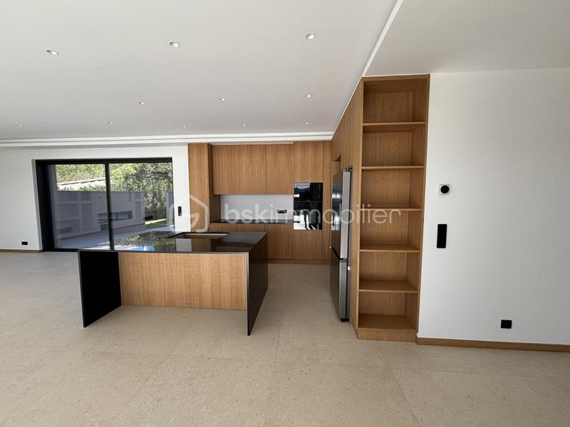 Maison - 262 m² - 5 pièces