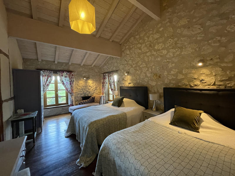 Maison - 277 m² - 11 pièces