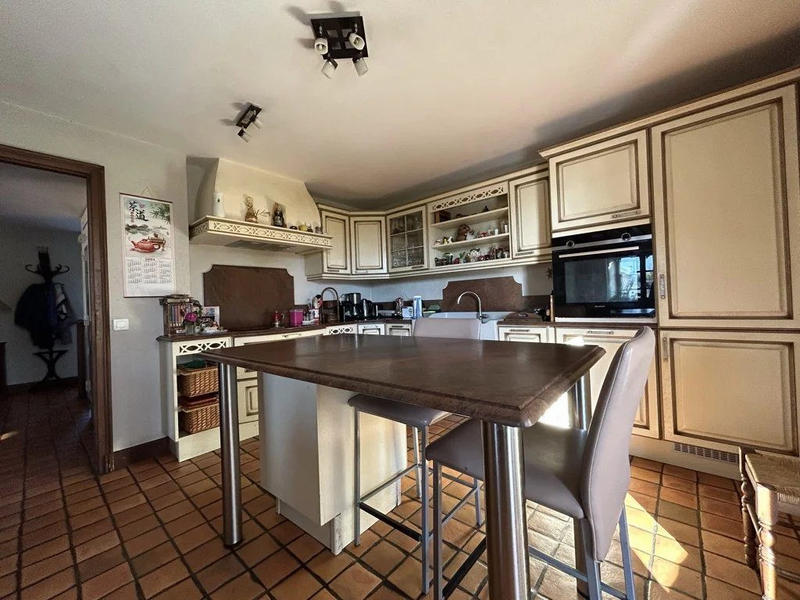 Maison - 204 m² - 6 pièces