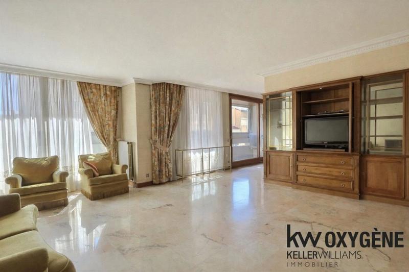 Appartement - 205 m² - 7 pièces