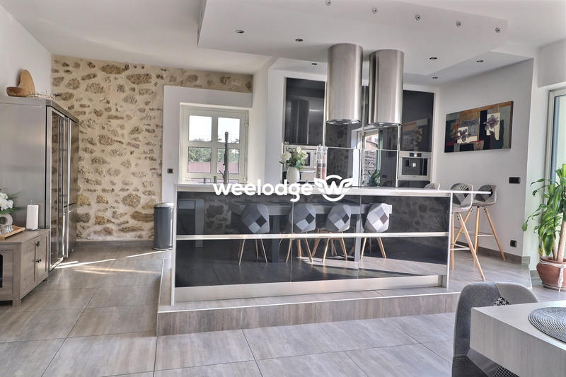 Maison - 200 m² - 5 pièces