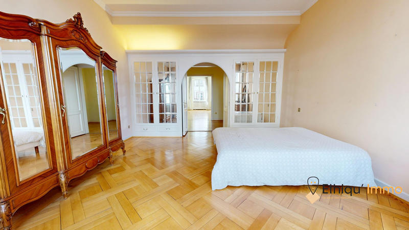 Appartement - 187 m² - 6 pièces