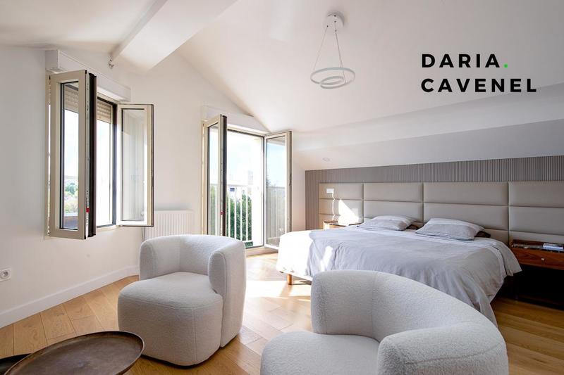 Pavillon - 250 m² - 7 pièces