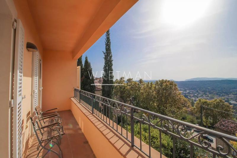Villa - 245 m² - 8 pièces