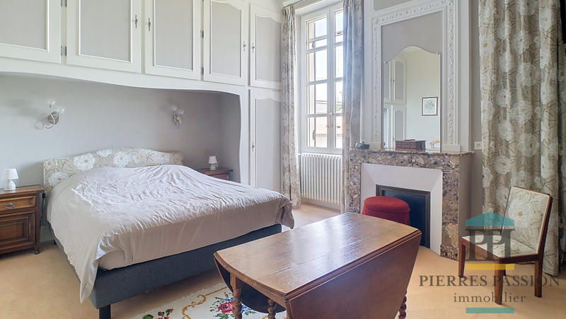 Maison - 275 m² - 9 pièces