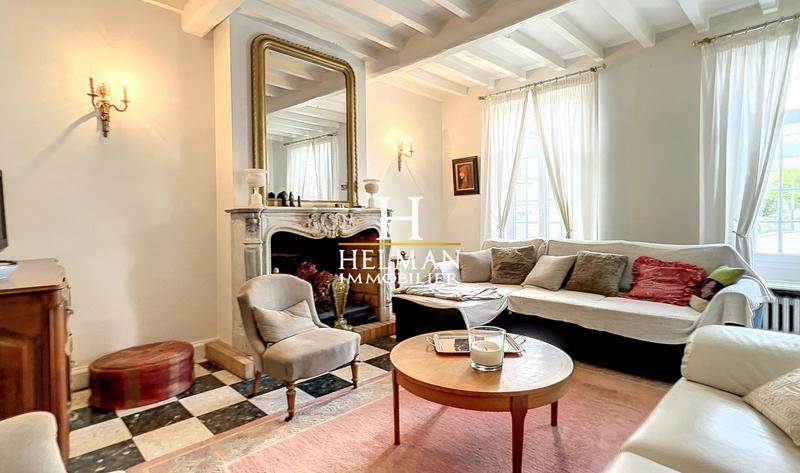 Maison - 360 m² - 15 pièces