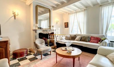 Maison - 360 m² - 15 pièces