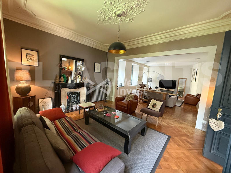 Maison - 390 m² - 5 pièces